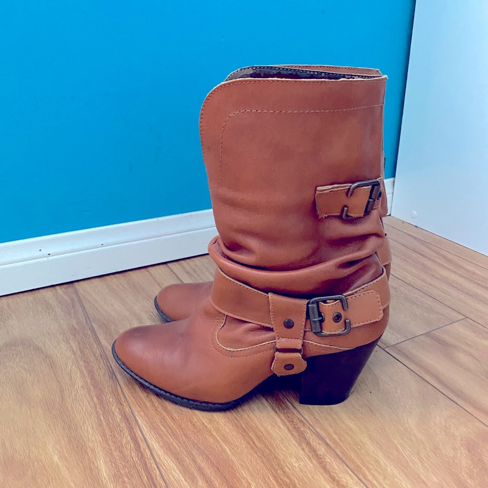 Brand: Andrea Size:9 Color: Brown